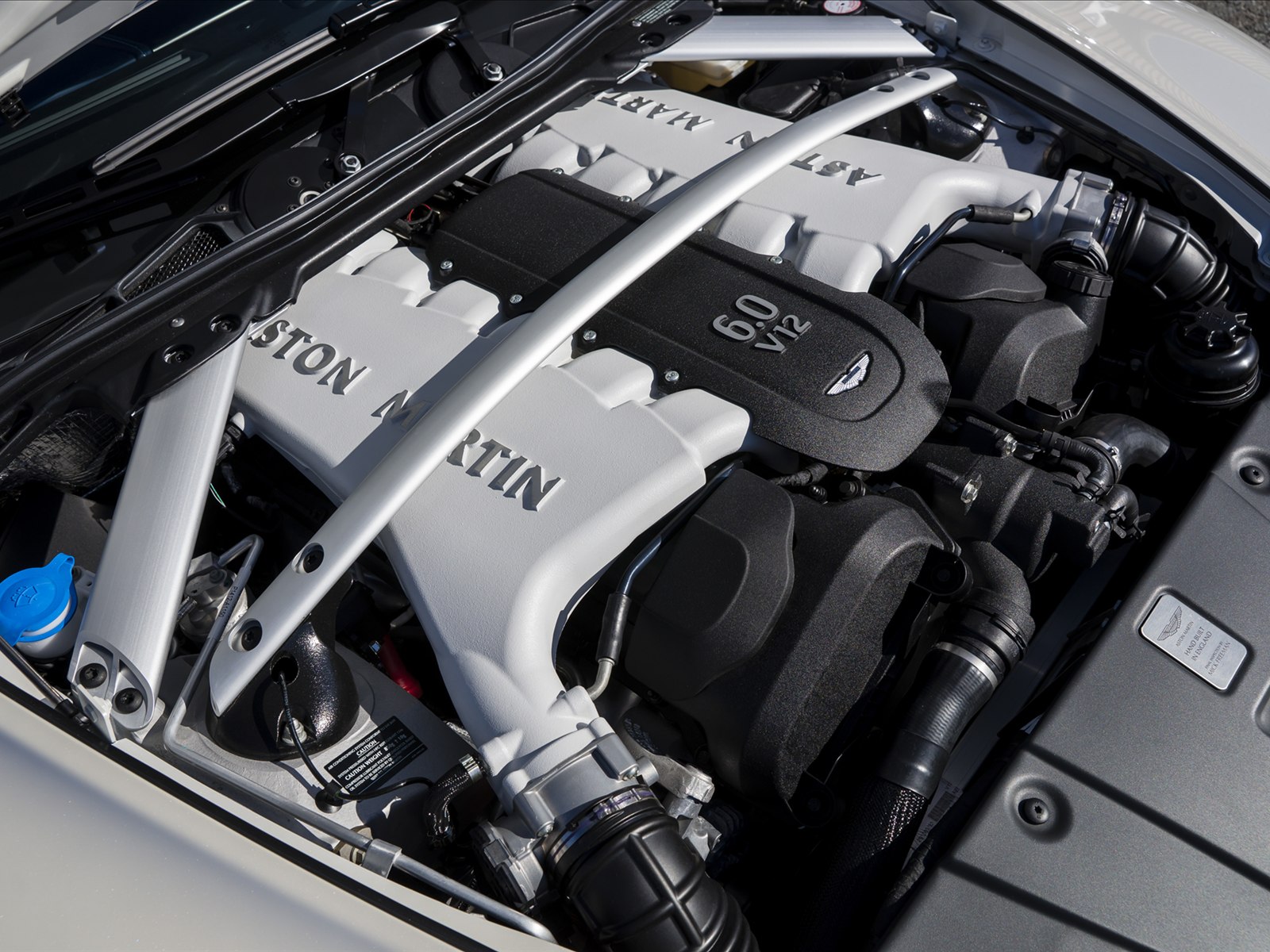 Aston Martin V12 Vantage S 2014
